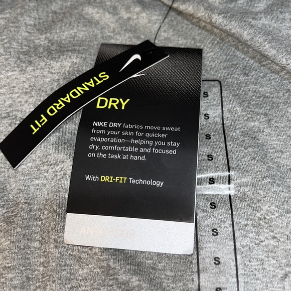 Nike Tee - Picture 7 of 7